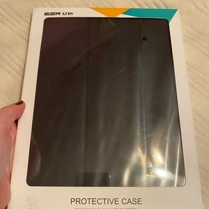 Black iPad Pro 11.1 case
